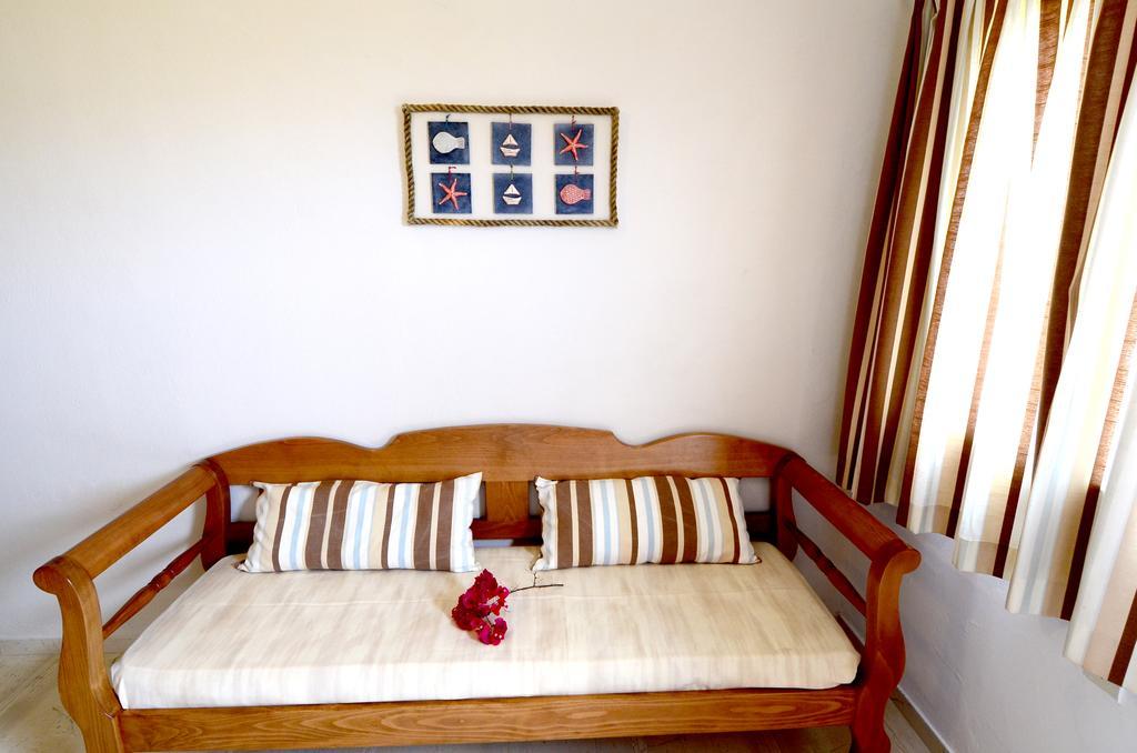 Golden Apartments อายิโอสนิโกลาโอส ภายนอก รูปภาพ